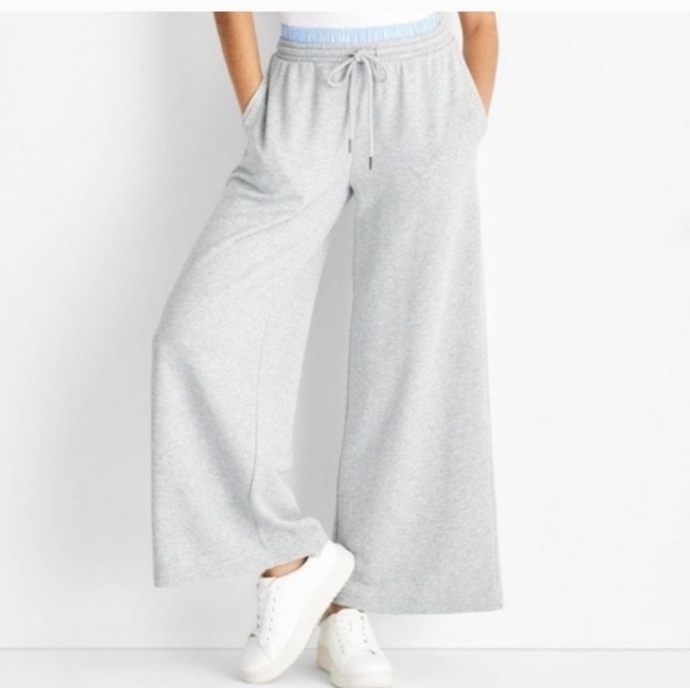 Future Collective Women's Mid-Rise Fleece Boxer Sweatpants, Gray